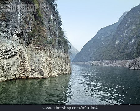 
                Fluss, China, Shennong Xi                   