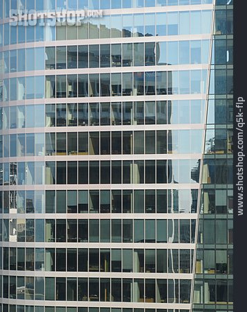 
                Spiegelung, Bürogebäude, Fassade                   