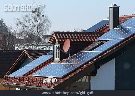 
                Solaranlage, Satellitenempfang, Solardach                   