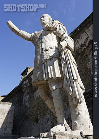
                Statue, Herculaneum                   