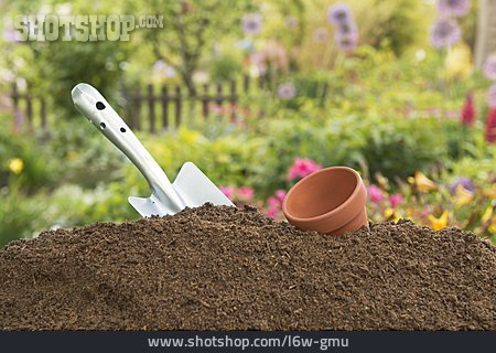 
                Gartenarbeit, Anpflanzen, Umtopfen                   