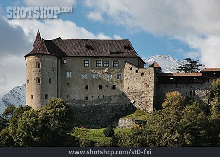 
                Meran, Schloss Tirol                   