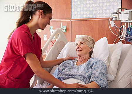 Krankenschwestern Legen Ihre Strengen Hände An