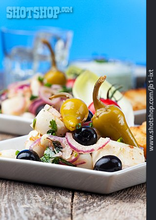 
                Mediterrane Küche, Tintenfischsalat                   
