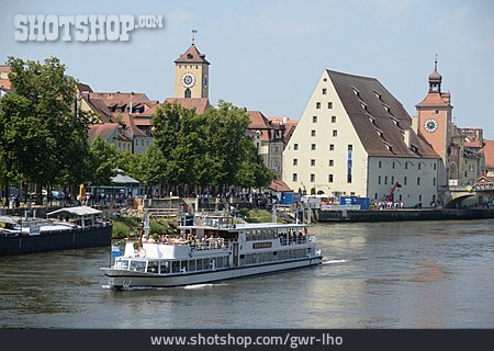 
                Altstadt, Donau, Regensburg                   