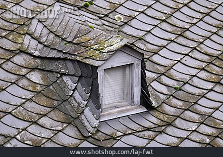 
                Dachfenster, Dachgaube, Schieferdach                   