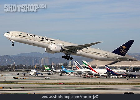 
                Abflug, Boeing 777, Saudi Arabian Airlines                   
