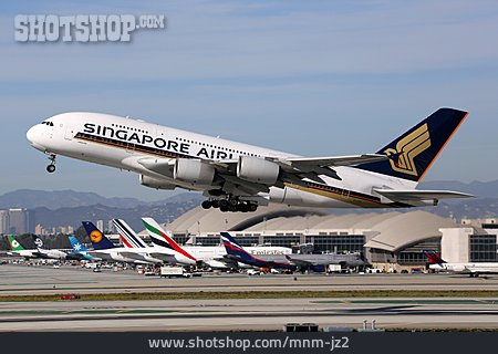 
                Abflug, Airbus, Singapore Airlines                   