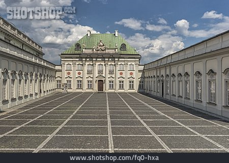 
                Palast Unter Dem Blechdach                   