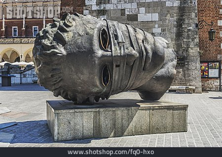 
                Skulptur, The Head, Igor Mitoraj                   