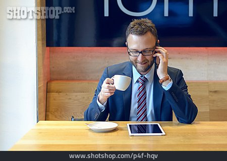 
                Geschäftsmann, Kaffeepause, Telefonieren                   