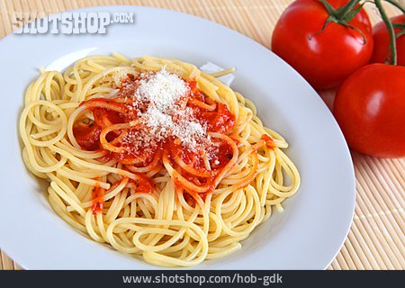 
                Spaghetti, Tomatensauce, Parmesan                   