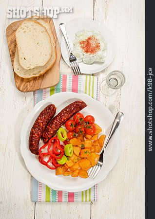 
                Kartoffelsalat, Ungarische Küche, Kolbasz, Bratkartoffeln                   