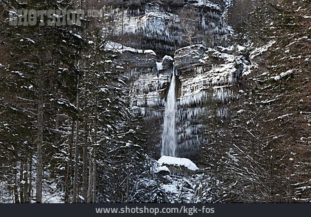 
                Wasserfall, Winterlandschaft, Eiszapfen, Winterwald                   