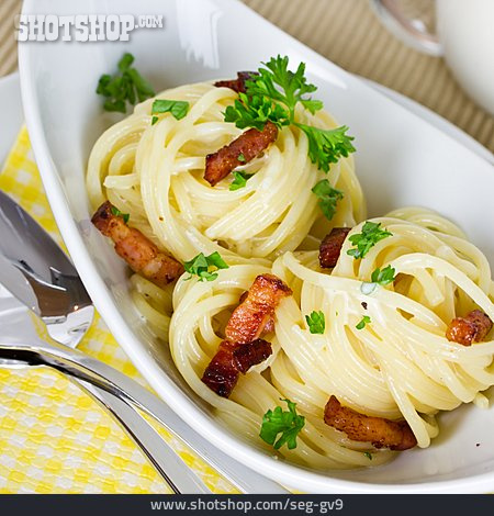 
                Spaghetti, Nudelnest                   