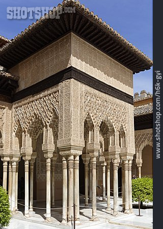 
                Historisches Bauwerk, Alhambra, Maurisch, Löwenhof                   