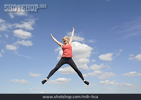 
                Frau, Luftsprung, Freudensprung, Freiheitsgefühl                   