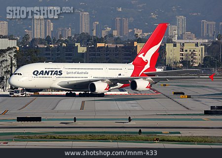 
                Airbus A380, Qantas                   