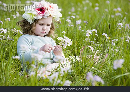 
                Mädchen, Blumenwiese, Sommerlich                   