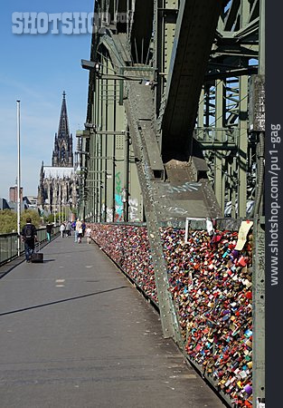 
                Köln, Hohenzollernbrücke, Liebesschlösser                   