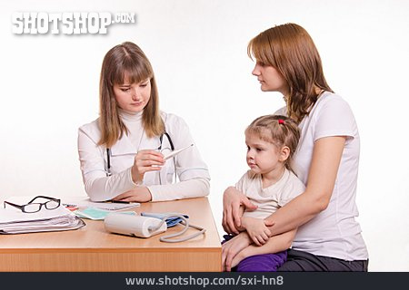 
                Kind, Arztbesuch, Gesundheitscheck, Fieber Messen                   