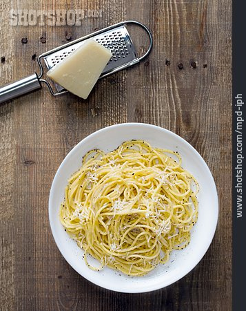 
                Spaghetti, Parmesan, Parmesanreibe                   