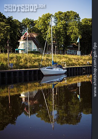 
                Segelboot, Wilhelmshaven, Friesland                   