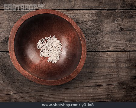 
                Holzschale, Reiskörner                   