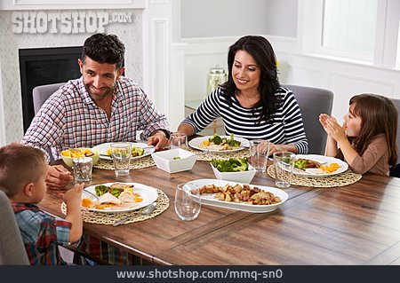 
                Mahlzeit, Familie, Mittagessen                   