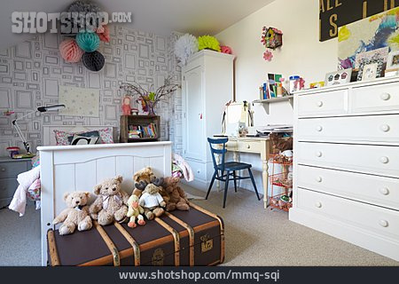 
                Kinderzimmer, Koffer, Teddybär, Kuscheltier                   