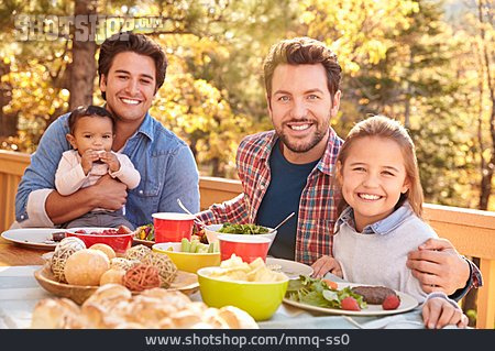 
                Familie, Mittagessen, Gleichgeschlechtlich, Adoption                   