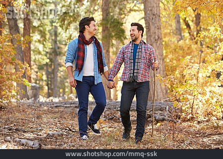 
                Mann, Liebe, Homosexualität, Waldspaziergang                   
