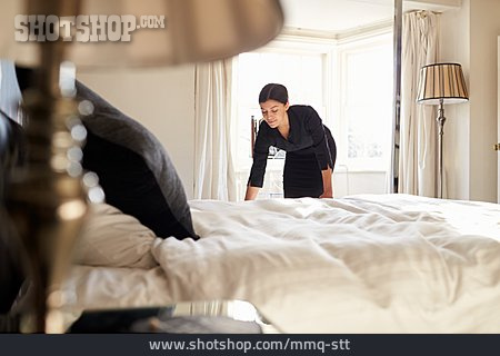 
                Hotel, Zimmermädchen, Betten Machen                   