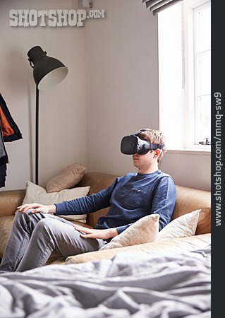 
                Virtuelle Realität, Computerspiel, Virtual Reality Headset                   