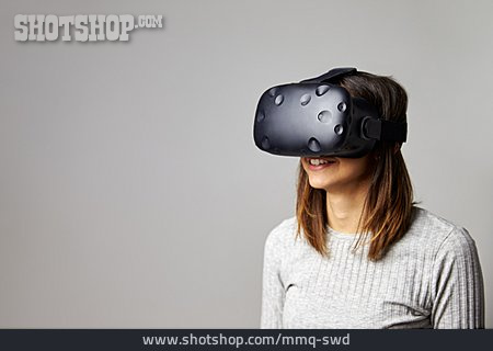 
                Spielerin, Virtuell, Virtual Reality Headset                   