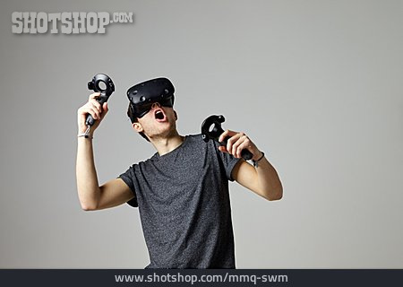 
                Spielen, Virtuelle Realität, Computerspiel, Virtual Reality Headset                   