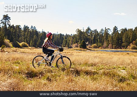 
                Fahrradtour, Radfahrerin                   