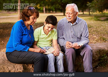 
                Enkel, Großeltern, Nachhilfe                   