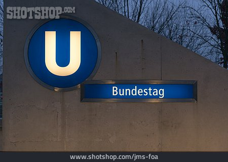 
                Bundestag, U-bahnstation                   