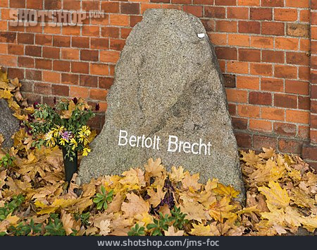 
                Gravestone, Bertolt Brecht                   