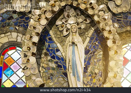 
                Heiligenfigur, Guernsey, Little Chapel                   