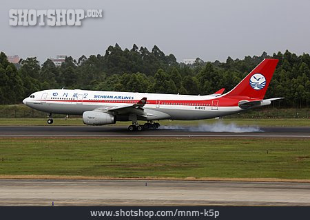 
                Airbus A330, Sichuan Airlines                   