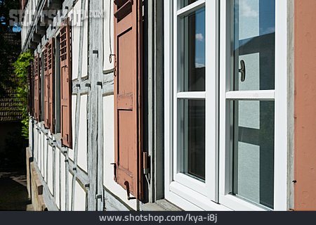 
                Fachwerk, Fensterladen                   