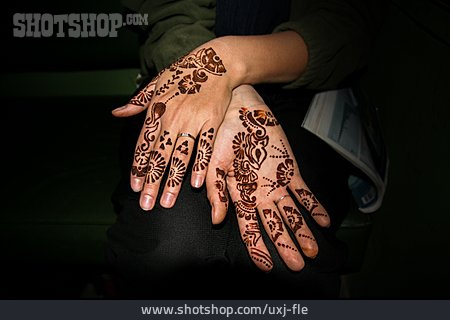 
                Hand, Henna-tattoo                   