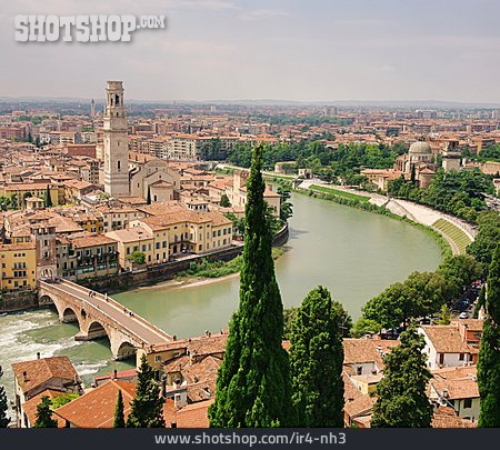 
                Italien, Verona, Ponte Scaligero                   