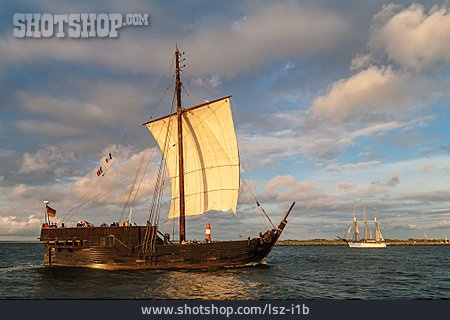 
                Segelschiff, Hanse Sail                   