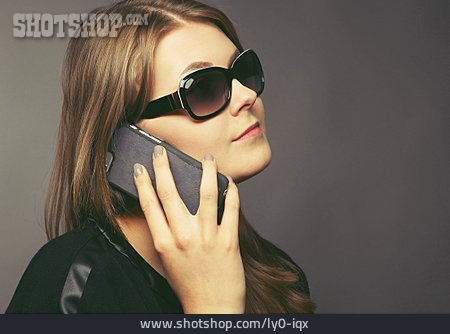 
                Junge Frau, Telefonieren, Smartphone                   
