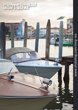 
                Venedig, Motorboot, Wassertaxi                   