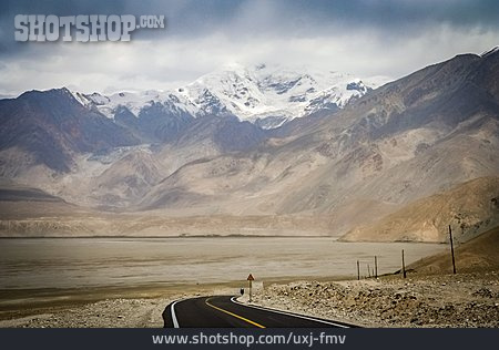 
                China, Himalaya, Karakorum Highway                   