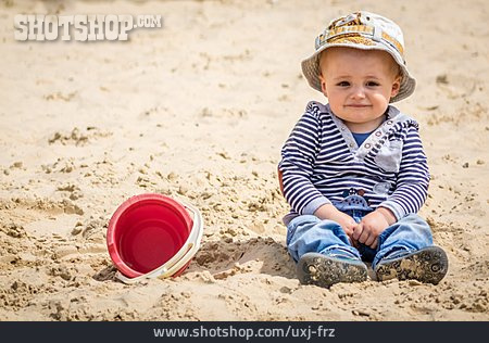 
                Junge, Strand, Sandkasten, Sandspielzeug                   